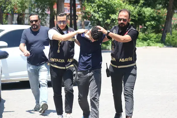 Antalya'da dehşet! 'İçlerine şeytan girdi' diyerek iki ablasına saldırdı
