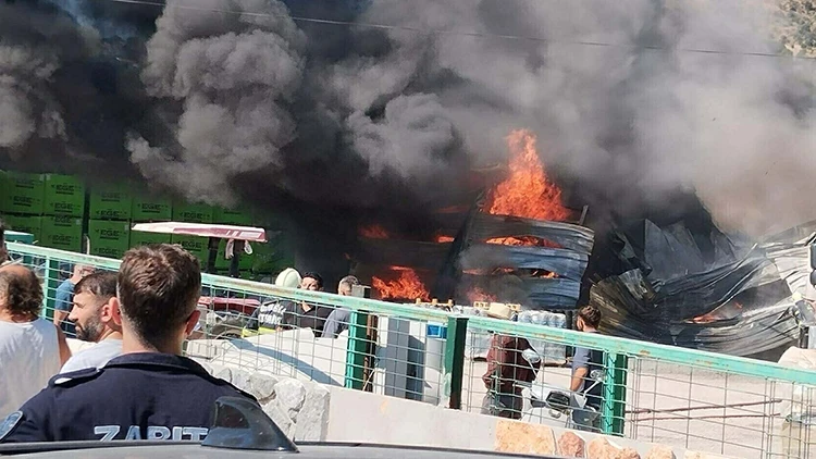 Bodrum'da yapı marketin deposu alevlere teslim oldu! Yangında 1 kişi yaralandı