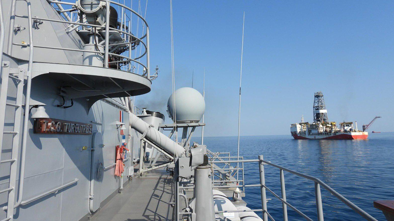 TCG Turgutreis fırkateyni, Yavuz ve Abdülhamid Han sondaj gemilerine refakatini sürdürüyor