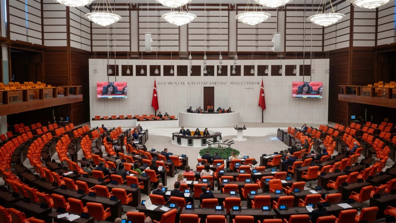 CHP'nin 'öğretmenlerin hak kayıpları araştırılsın' önergesi reddedildi