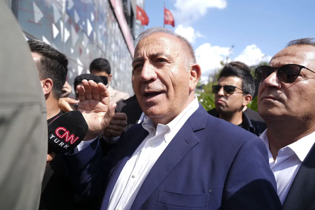 Gürsel Tekin'den CHP yönetimini kızdıracak açıklama: "Kılıçdaroğlu sizi var eden liderdir"