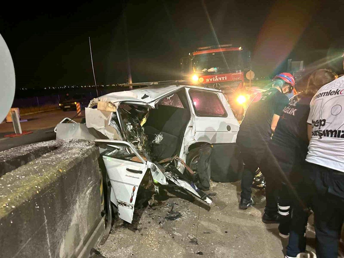 Otomobil beton bariyerlere çarptı: 1 ölü