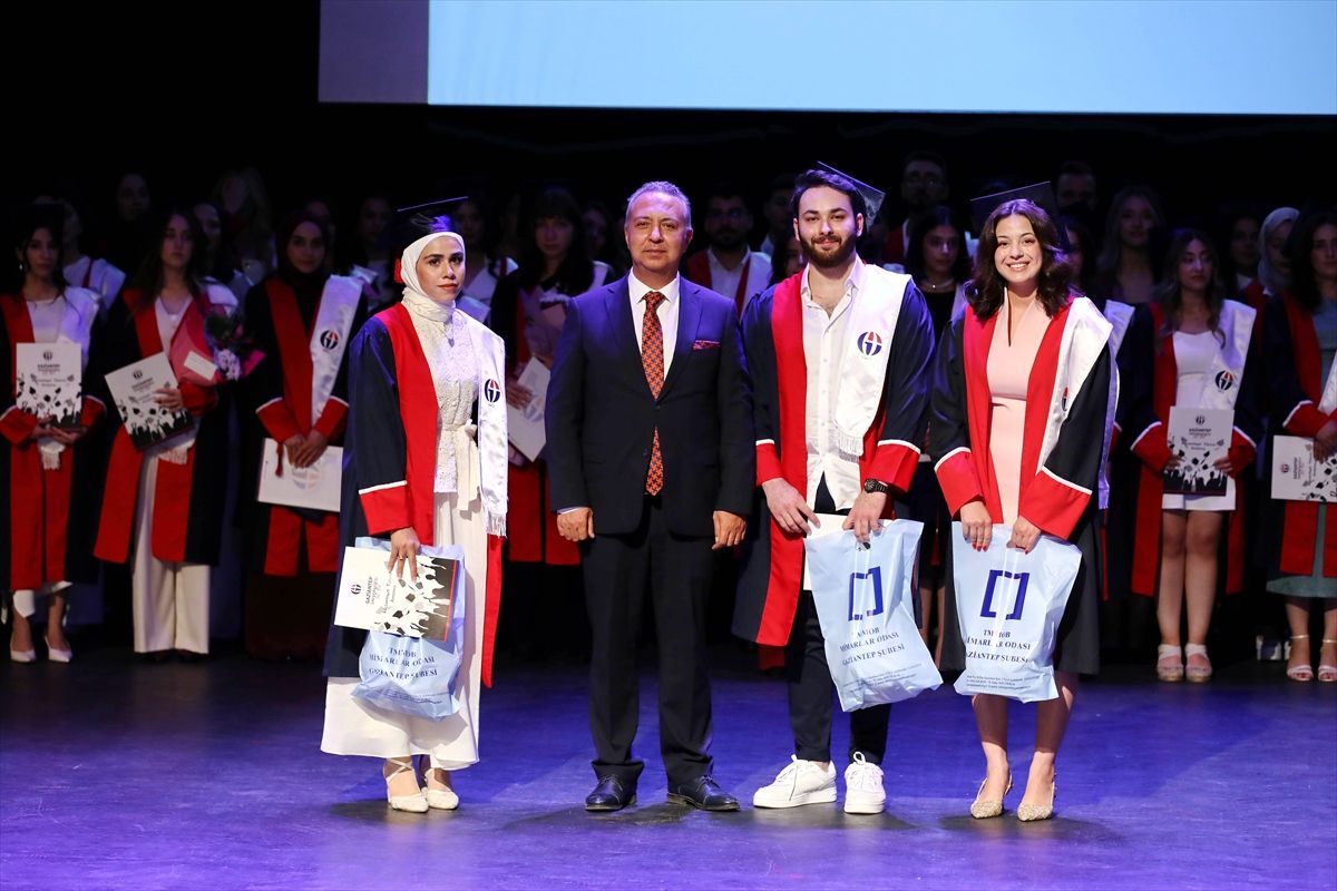 GAÜN'de genç mimar ve şehir plancıları mezun oldu