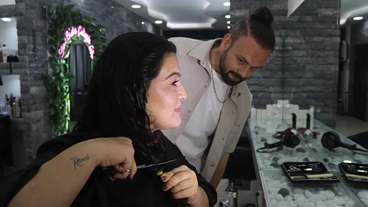 İzmir'de yürekleri ısıtan bağış! Gözü gibi baktığı saçlarını…