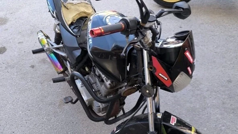 Edirne'de abart egzozlu ve plakasız motosikletin ehliyetsiz sürücüsüne 105 bin lira ceza uygulandı