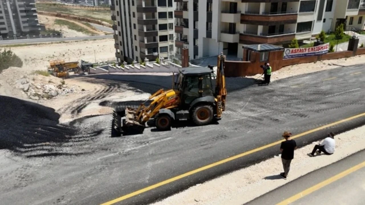 Şahinbey’de asfalt seferberliği! Konforlu ulaşım için yollar yenileniyor