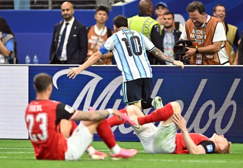 Messi rekoru kırdı: Arjantin'i son 16'ya taşıdı