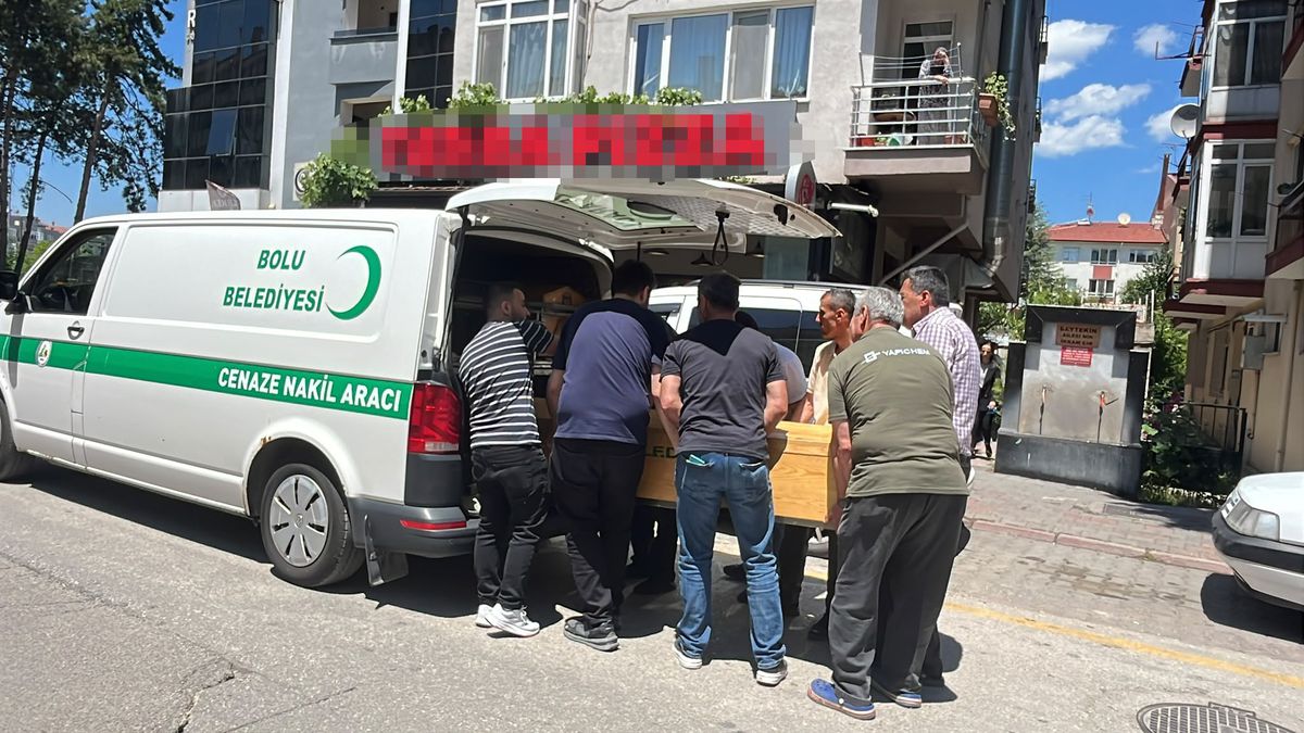 Ihlamur toplamak için çıktığı ağaçtan düşen yaşlı adam evinde ölü bulundu