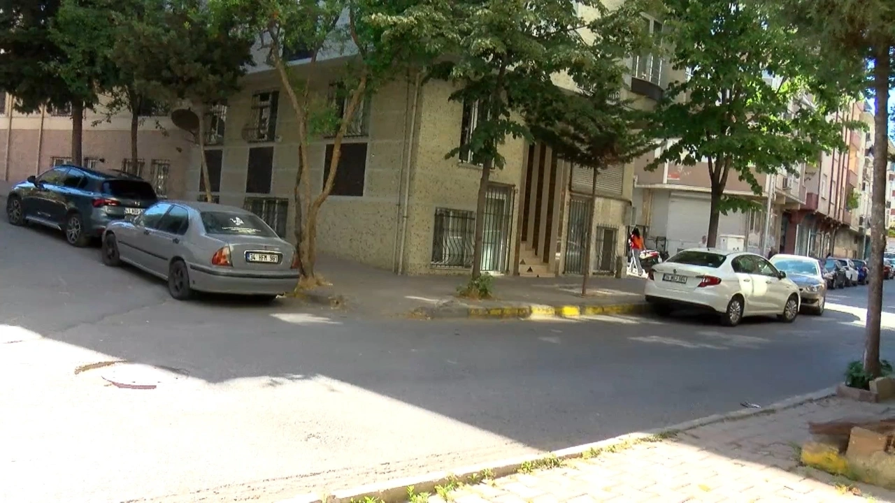 İstanbul'da akılalmaz soygun: Lastiklerini patlatıp kafasına silah dayadılar!