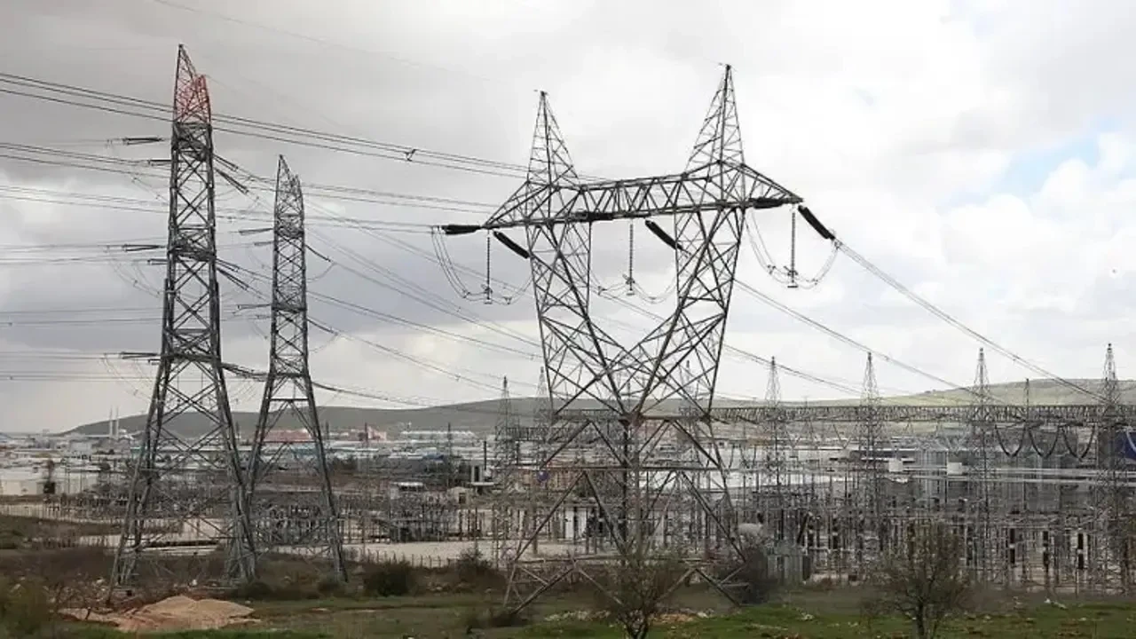 Elektrik fiyatlarında sert dalgalanma: Zirve ve dip arasındaki fark dikkat çekti