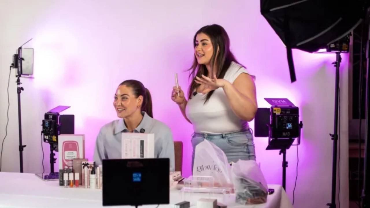 TikTok'ta 12 saatte 100 bin sterlin kazanmak: 'Canlı yayın alışverişi' furyası
