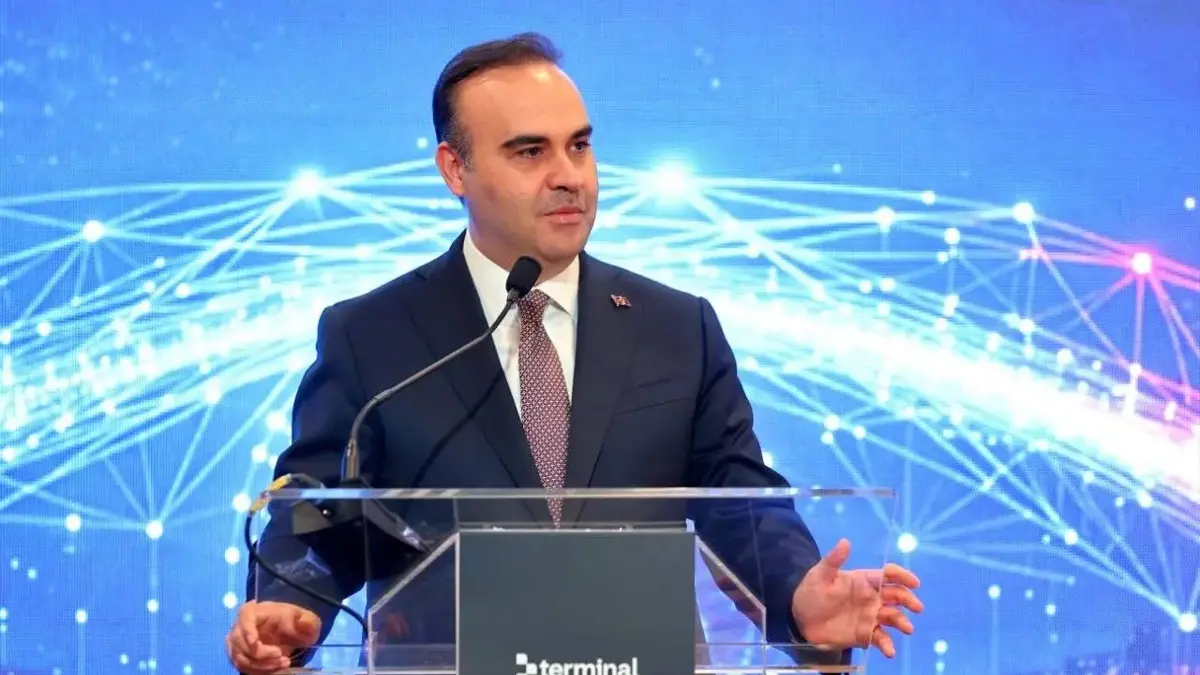 Bakan Kacır'dan öğrencilere "madalya" tebriği