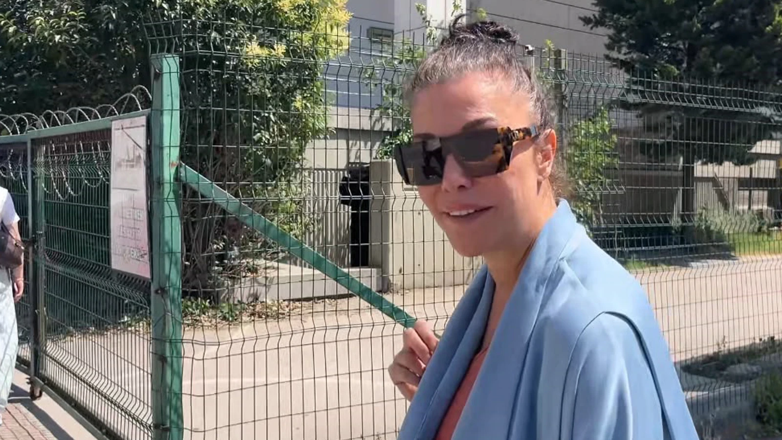 Deniz Akkaya, ev sahibinden şikayetçi oldu
