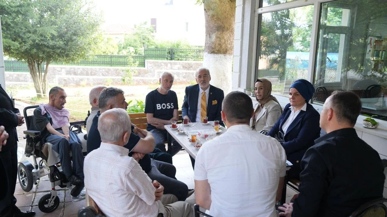 AK Parti milletvekilleri İstanbul’da vatandaşlarla buluştu