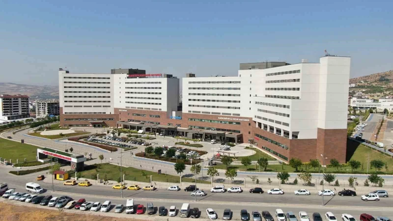 Elazığ’da üçüncü kattan düşen çocuk ağır yaralandı