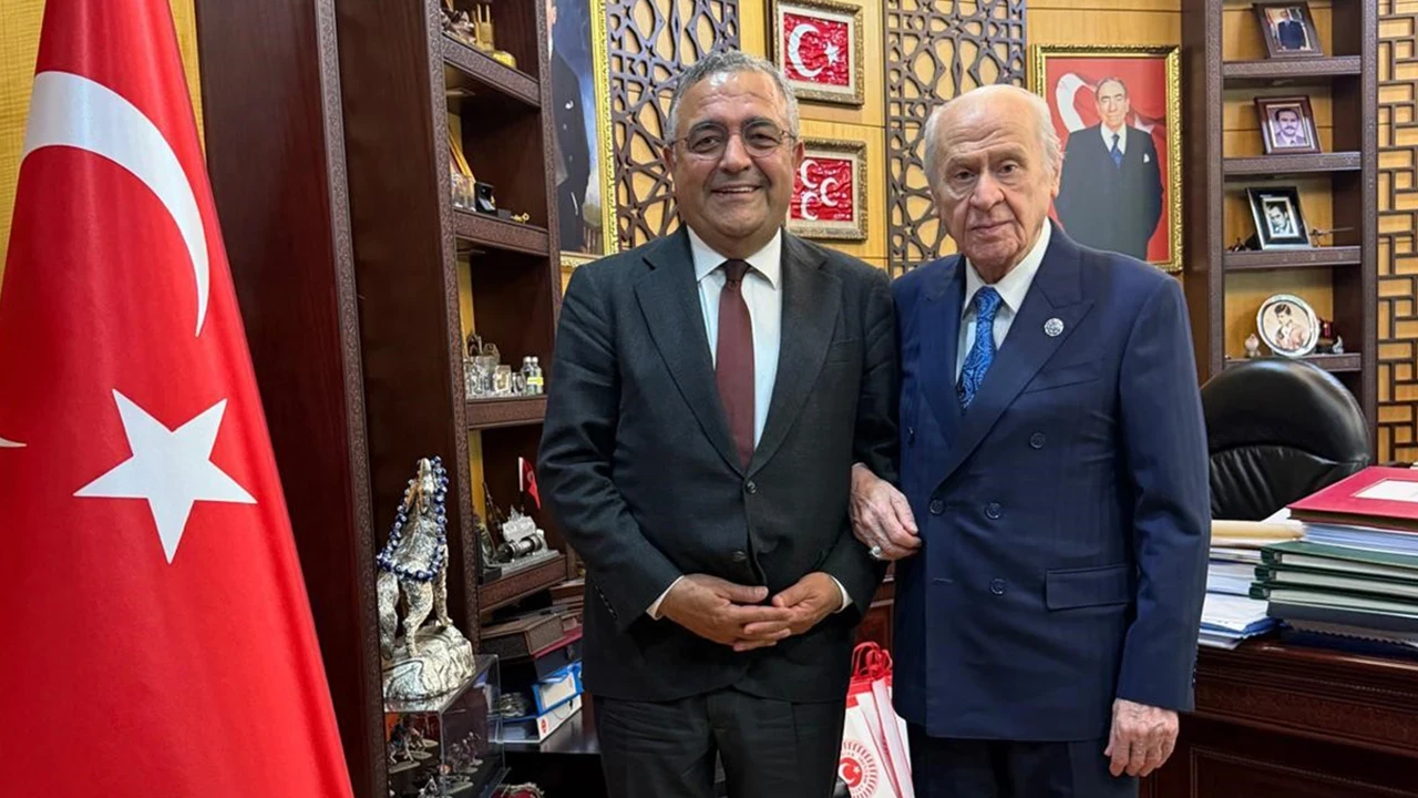 Bahçeli'ye sürpriz ziyaret! Kol kola girip poz verdiler
