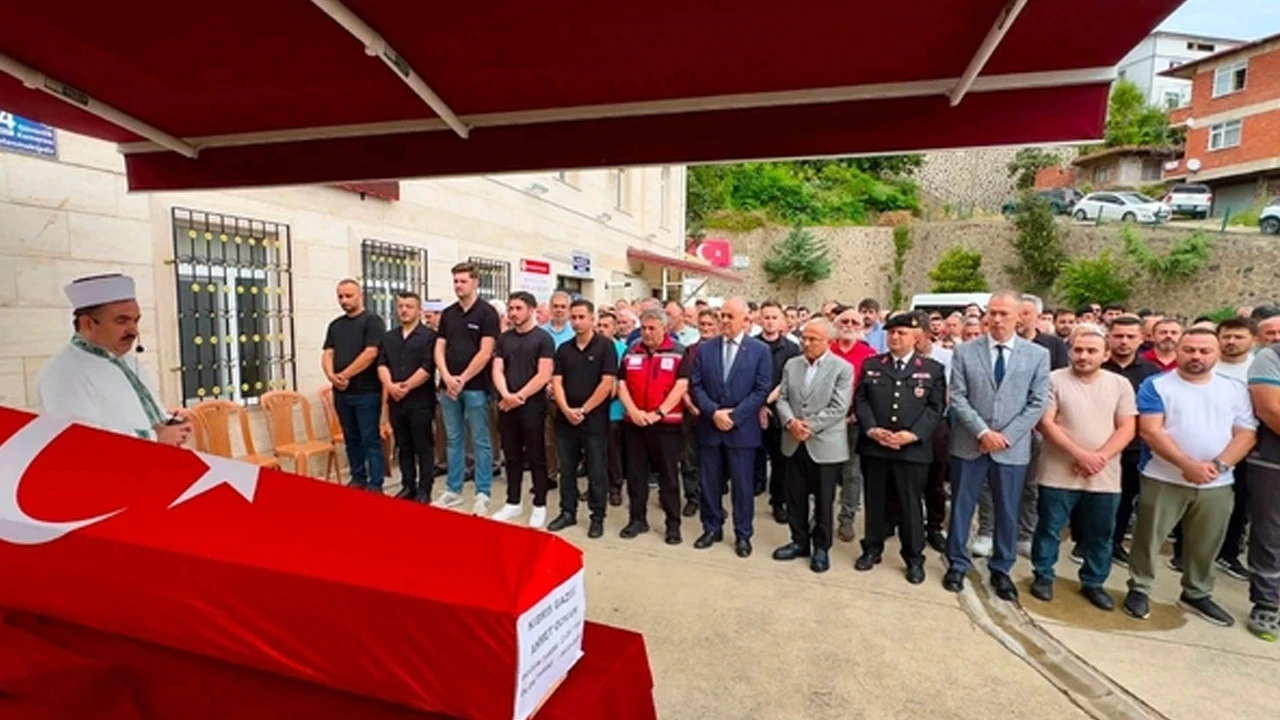 Kalp krizi sonucu hayatını kaybeden Kıbrıs gazisi son yolculuğuna uğurlandı