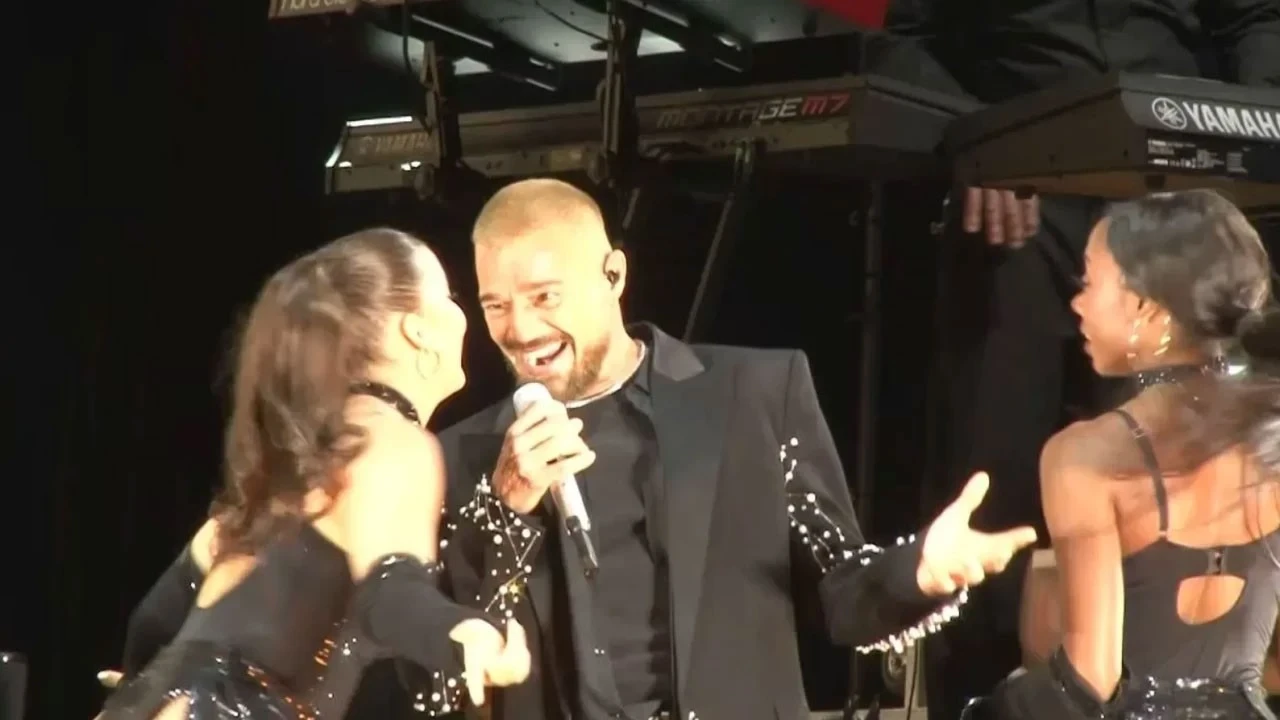 İstanbul'da Ricky Martin rüzgarı! Sahnede Türkçe sürpriz