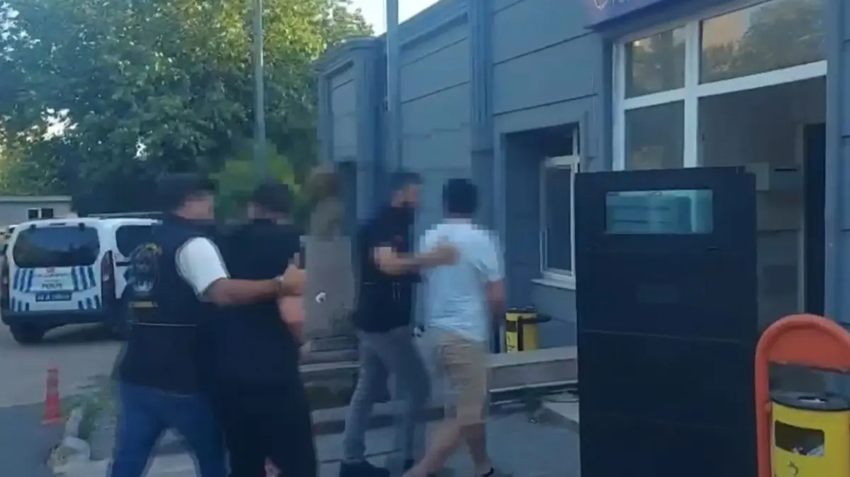 Metrobüste yan baktın cinayeti