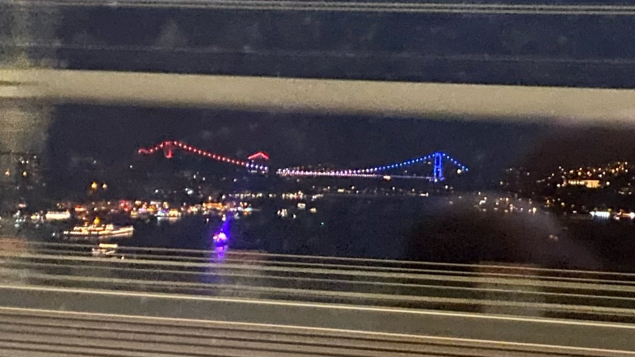 4 Temmuz dokunuşu: FSM Köprüsü ABD bayrağı renklerine büründü
