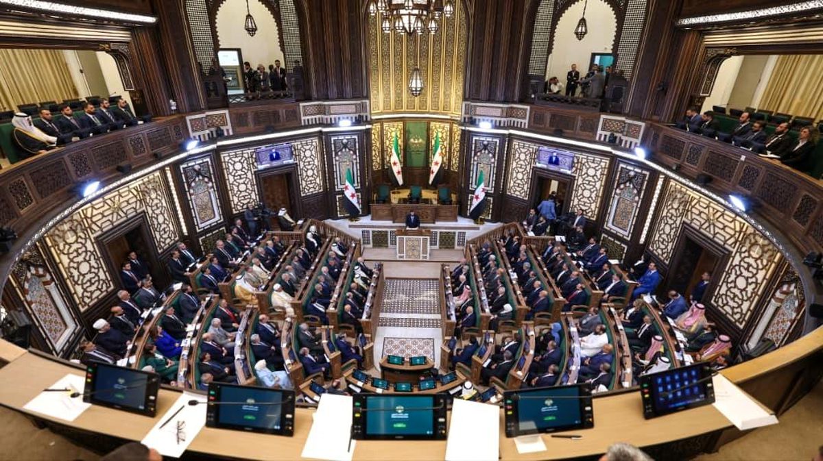 Suriye'de tarihi adım: Esad rejiminin devrilmesi sonrası ilk halk parlamentosu oturumu gerçekleştirildi