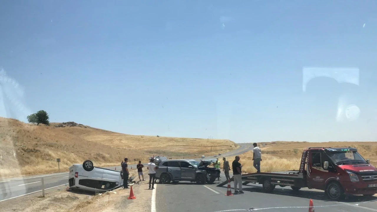 Diyarbakır'da cip ile hafif ticari araç çarpıştı: 1'i ağır 9 yaralı