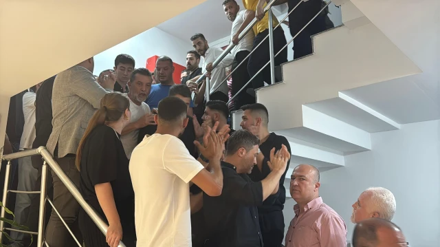 CHP İzmir'de olaylı gece