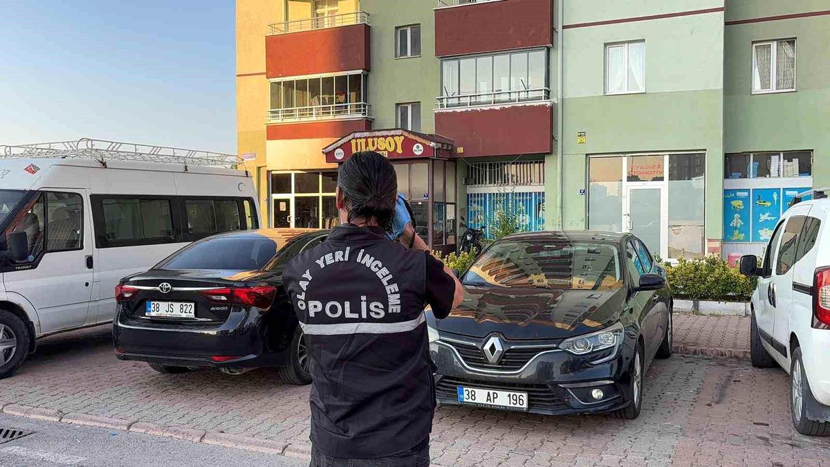 Kayseri'de bir kişi babası tarafından evde ölü bulundu