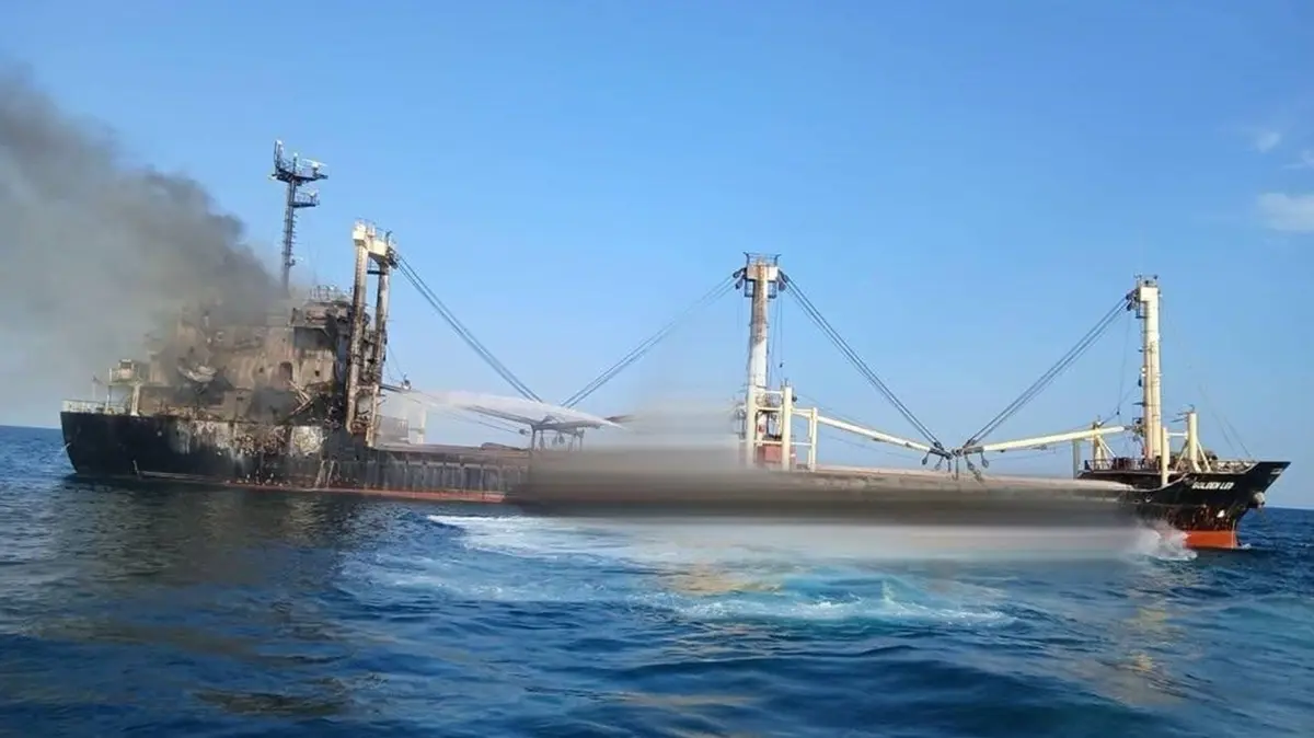 Rusya'nın üç seyir füzesiyle vurduğu gemi bir hafta sonra battı