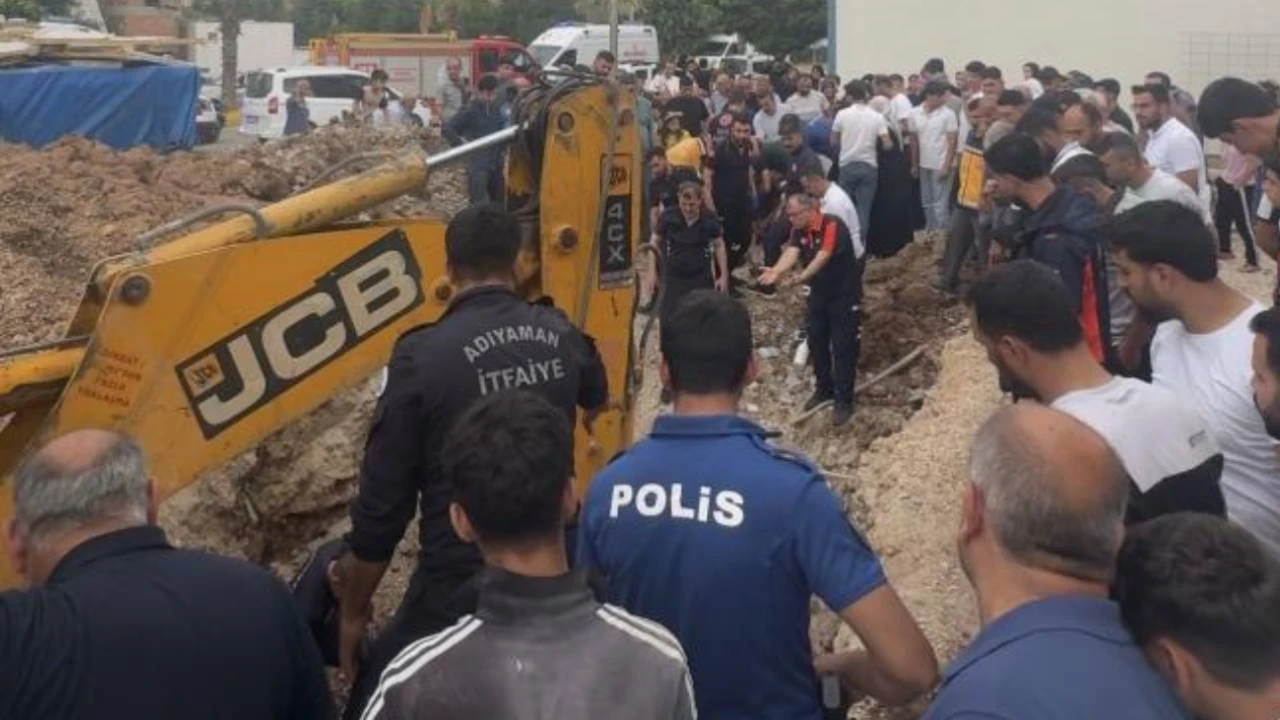 Kuyu çalışmasında göçük: Baba ve oğlu toprak altında kaldı