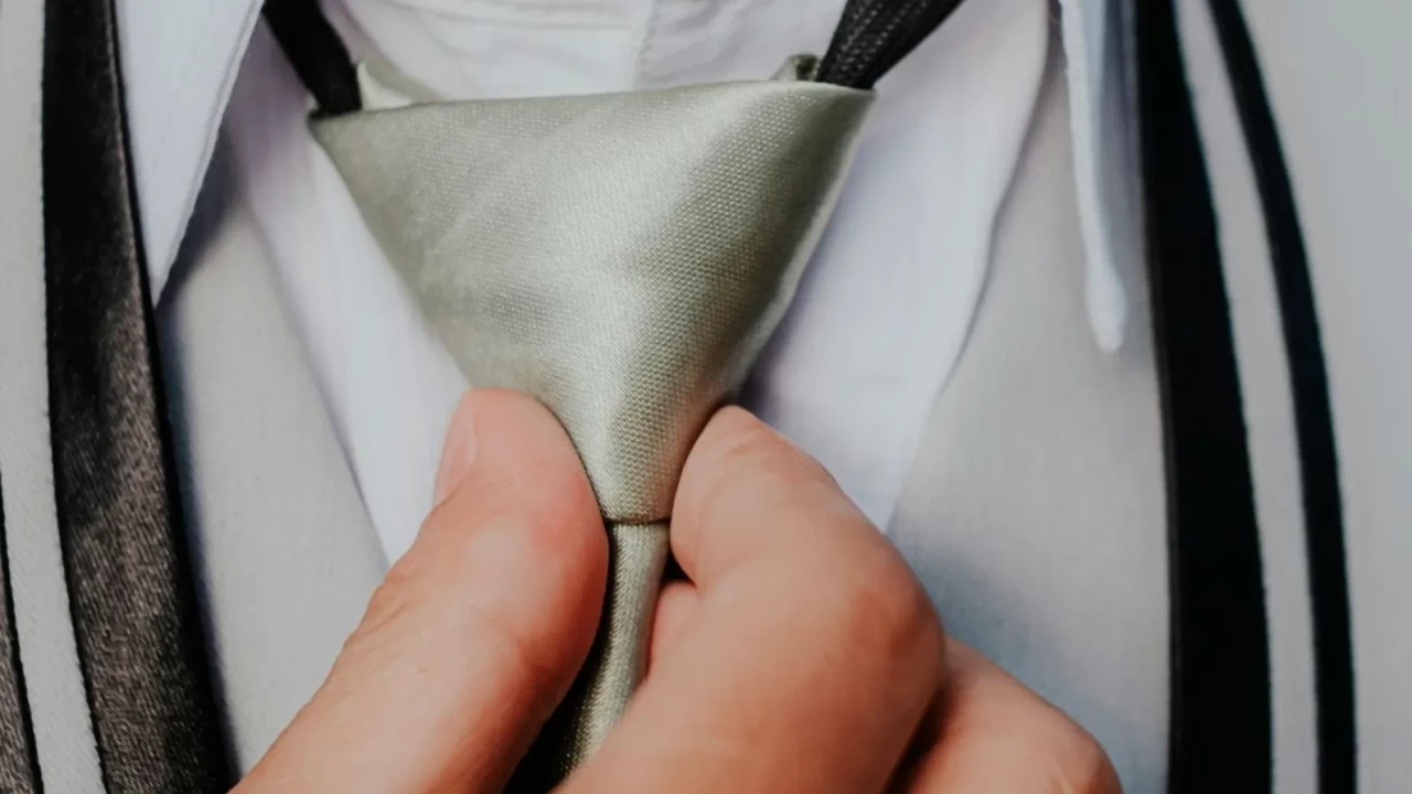 Rüyada kravat takmak ne anlama gelir? Rüyada renkli kravat görmenin anlamı