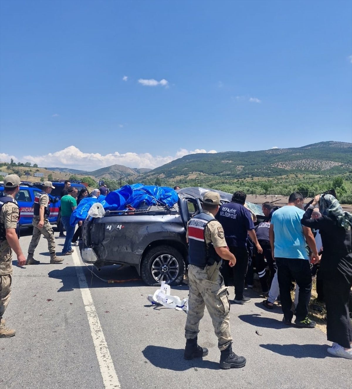 Erzincan'da devrilen kamyonetteki 1 kişi öldü, 3 kişi yaralandı