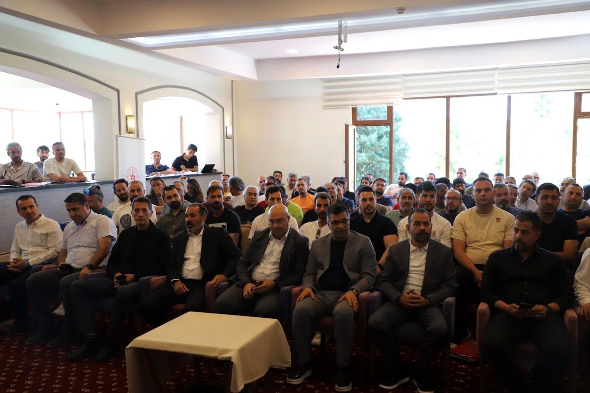 Kütahya, yamaç paraşütü eğitim rehberlerini ağırlıyor