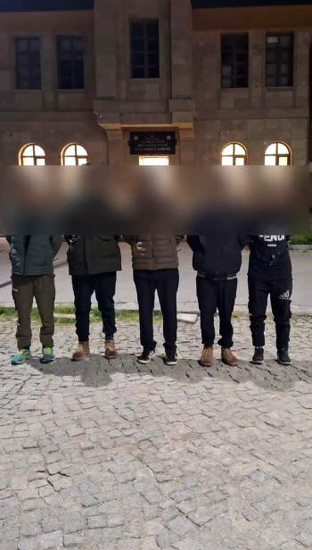 Sivas'ta 8 düzensiz göçmen yakalandı, 3 kişi tutuklandı