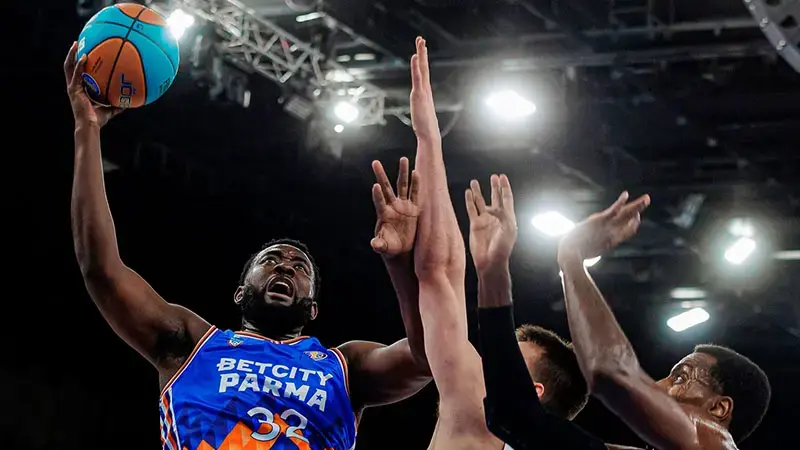 TOFAŞ, Birleşik Amerikalı pivot Terrell Carter ile sözleşme imzaladı