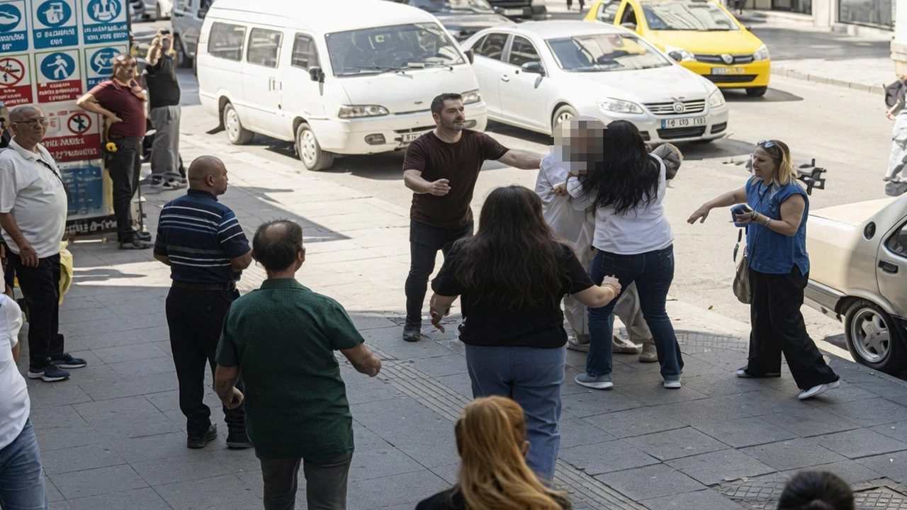 Bir ayna kırıldı, cadde savaş alanına döndü
