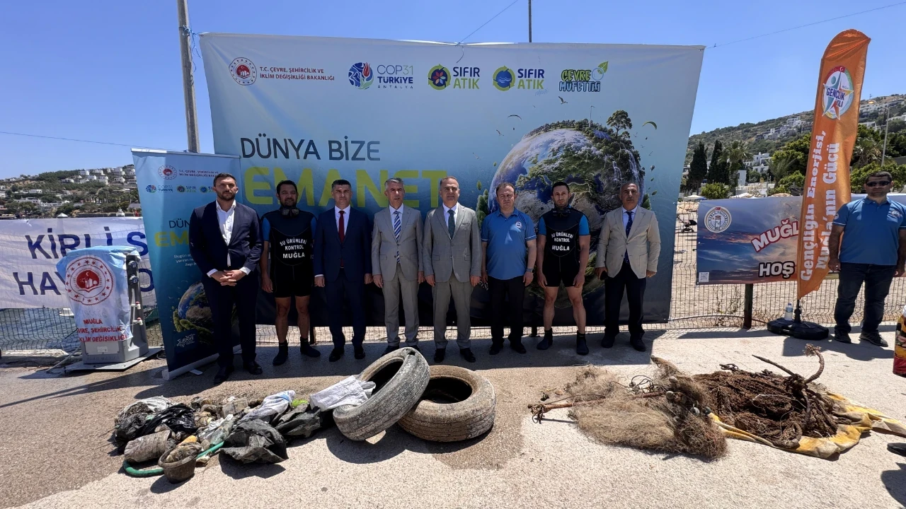Muğla Valisi Akbıyık'ın katılımıyla Bodrum'da hayalet ağ ve deniz temizliği yapıldı