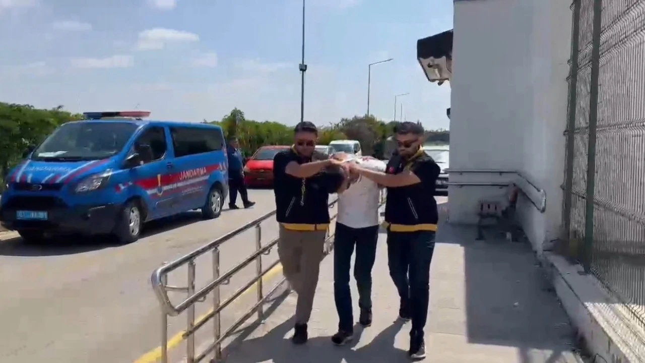 Kadın kılığına girmek de kurtarmadı