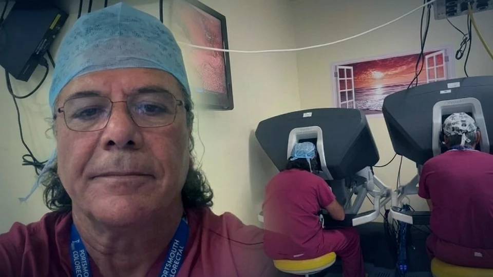 Türk tıbbı için tarihi başarı: Prof. Dr. Oktar Asoğlu İngiltere'de yabancı hasta üzerinde canlı robotik kanser ameliyatı yapan ilk Türk cerrah oldu! | DÜNYA HABERLERİ