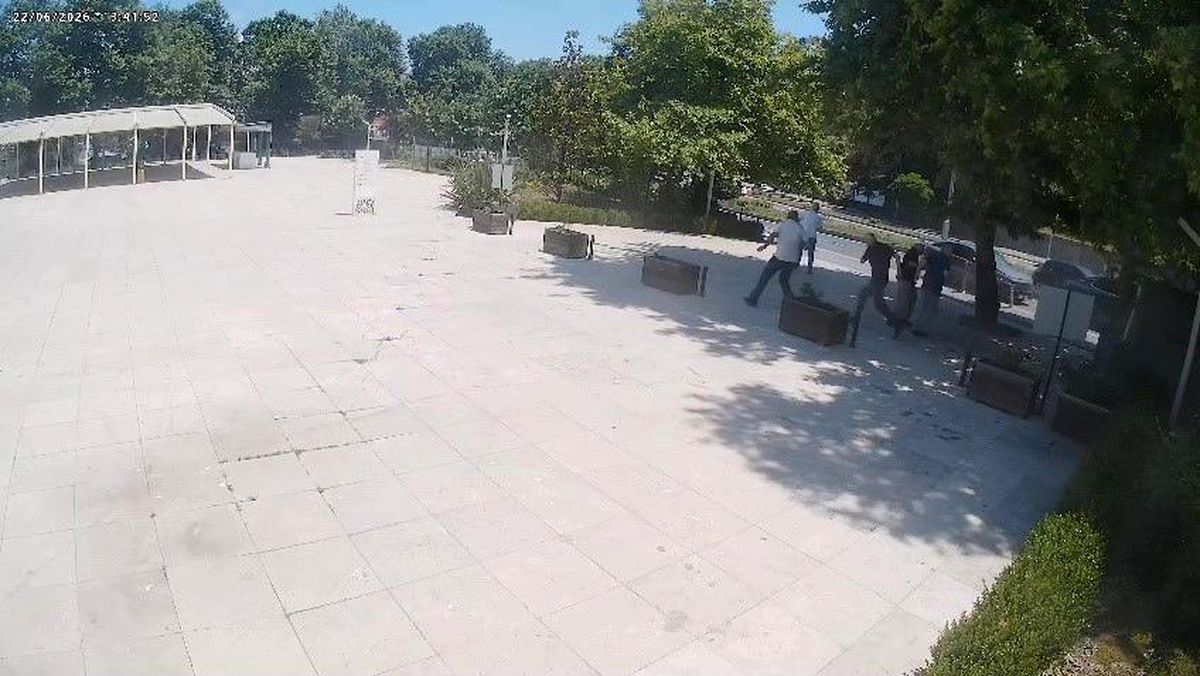 Üç aracın karıştığı kazanın güvenlik kamerası ortaya çıktı