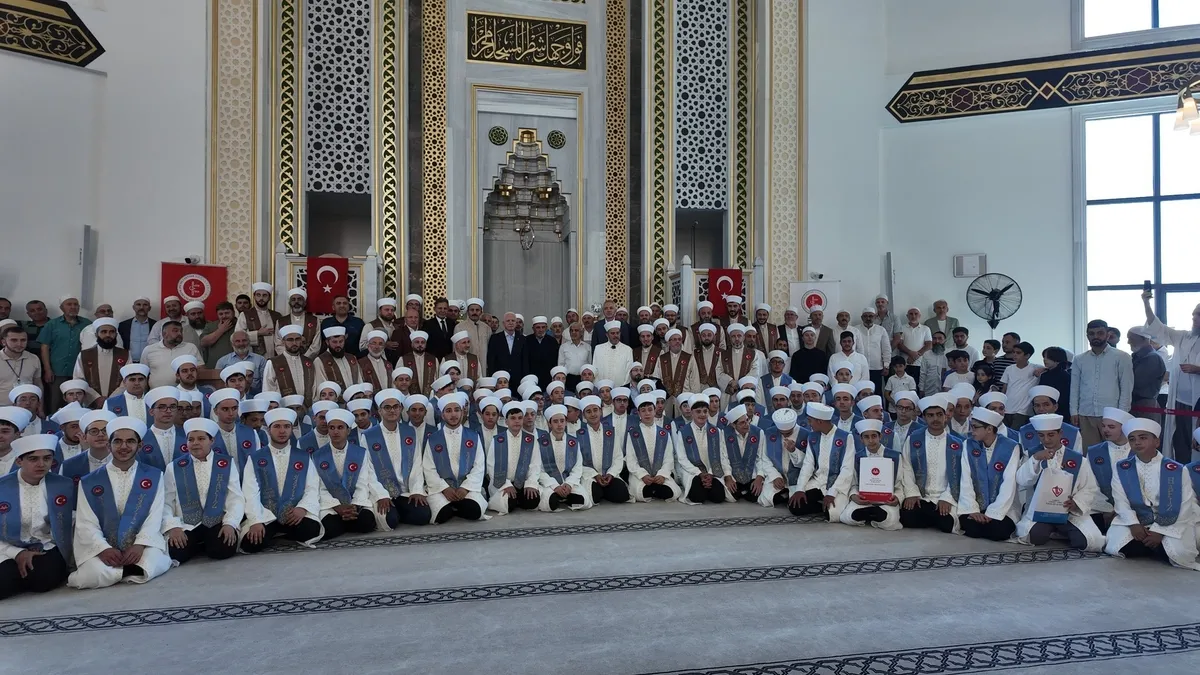 Esenler'de 114 hafız icazet aldı! Başkan Erdoğan'dan genç hafızlara umre hediyesi