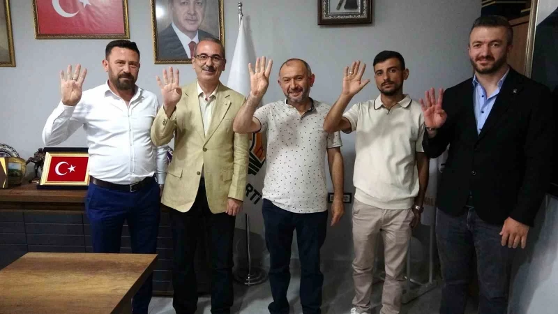 CHP'deki ayrılık rüzgarı Anahtar Partiyi de vurdu: Üç isim AK Parti'ye katıldı