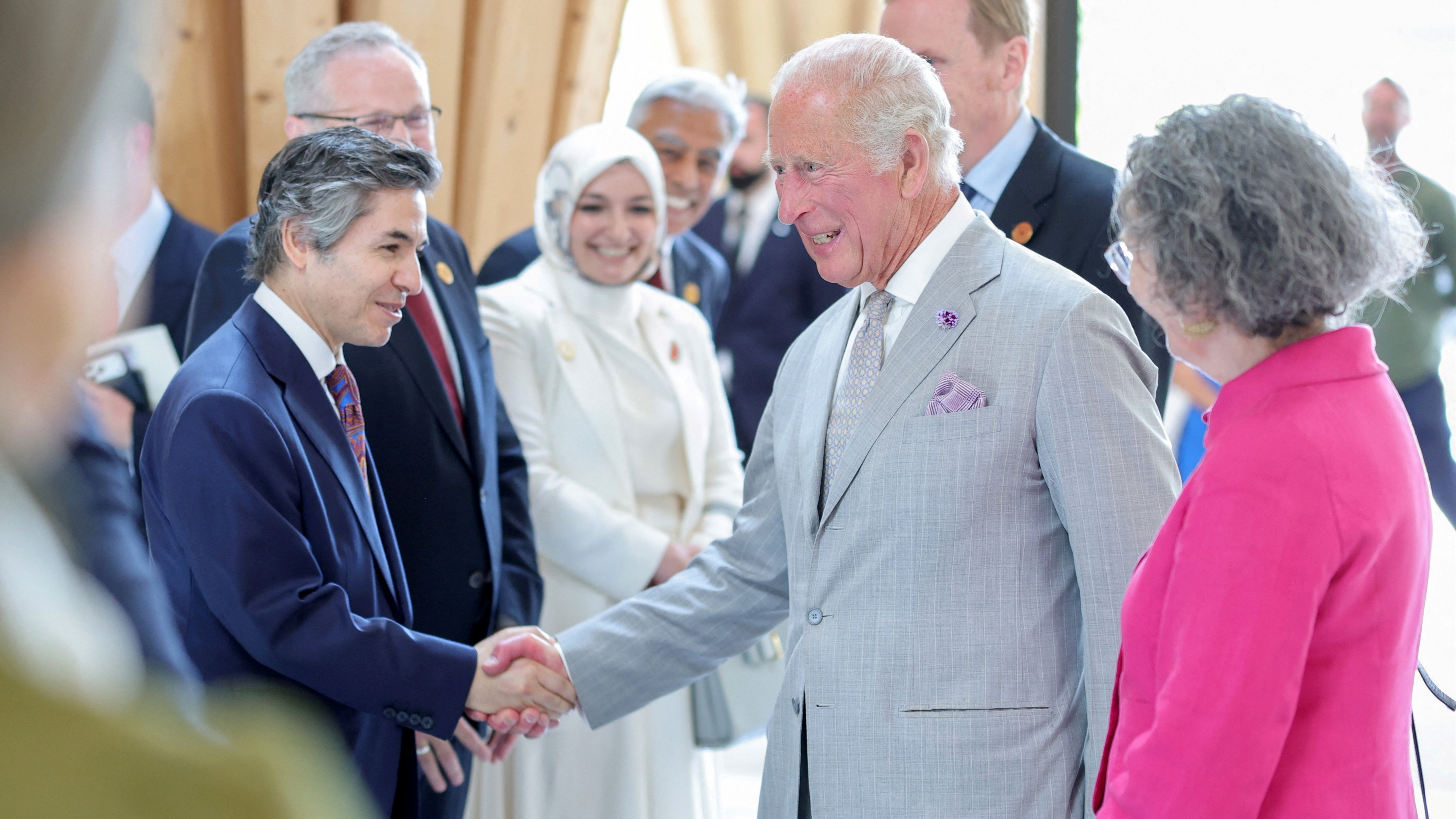 Türkiye'nin desteğiyle inşa edildi. Cambridge Merkez Camisi, İngiltere Kralı Charles'ı ağırladı