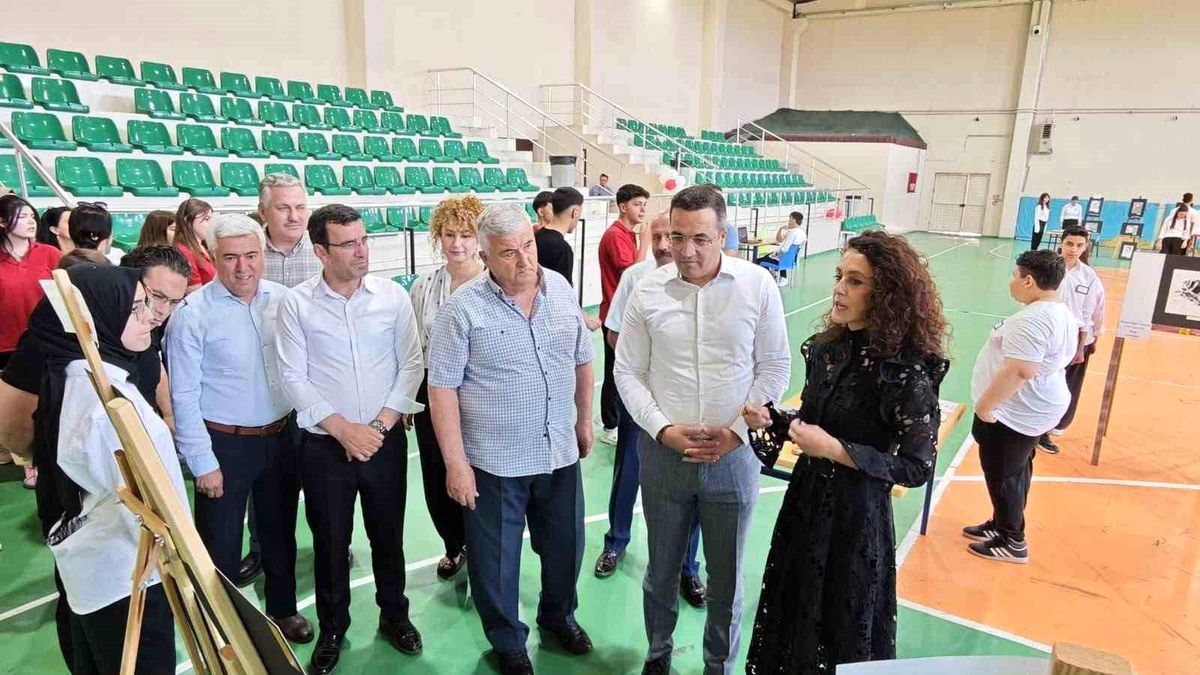 Sarıgöl'de genç yeteneklerden sanat şöleni