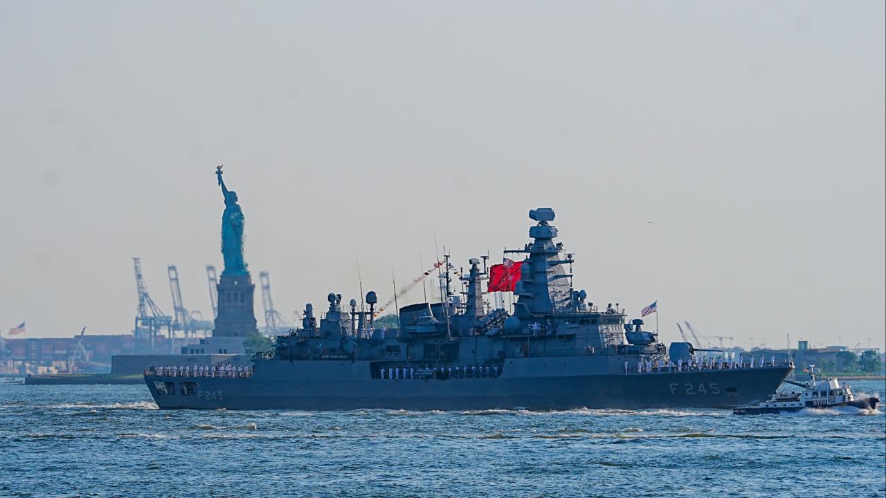 TCG Oruçreis, New York’ta Türkiye'yi temsil etti