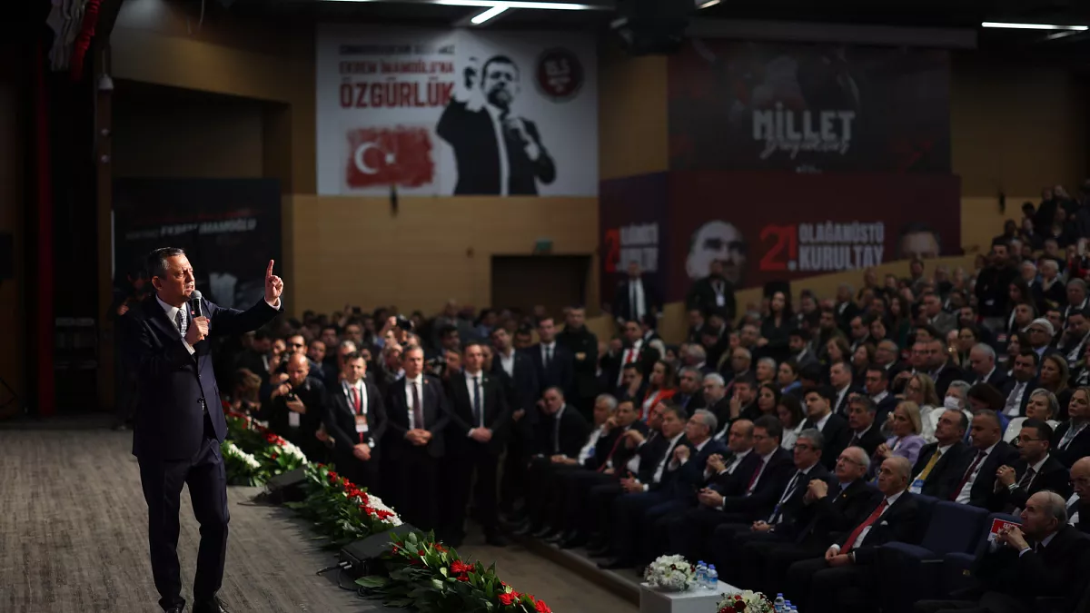 Özgür Özel ve ekibi, kurultay amacıyla Parti Meclisi'nden istifa etti