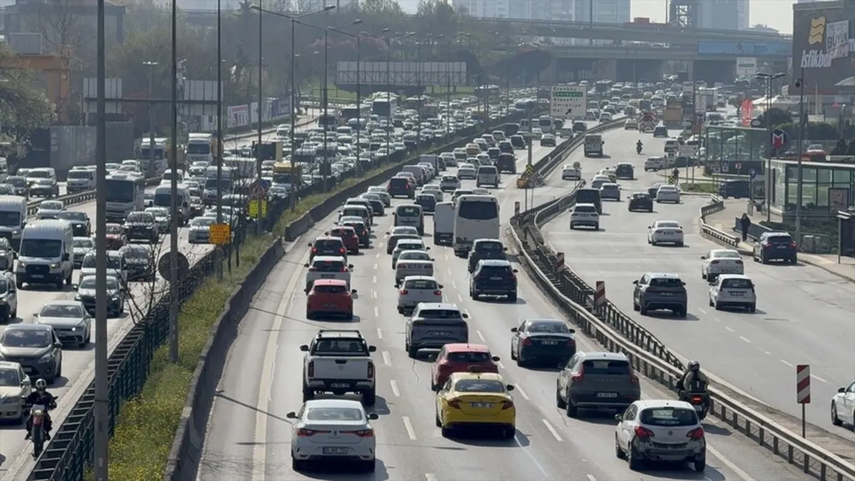 İstanbul'da haftanın ilk iş gününde yoğun trafik