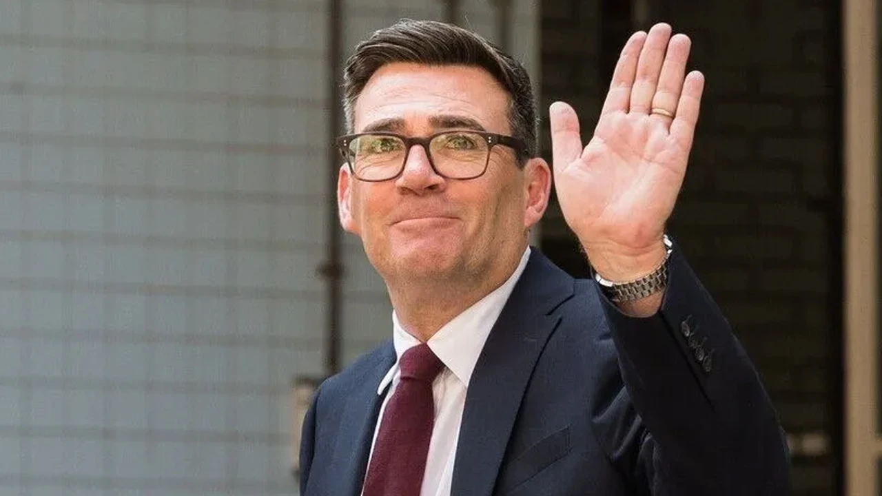 İngiltere'nin yeni Başbakanı Andy Burnham oldu