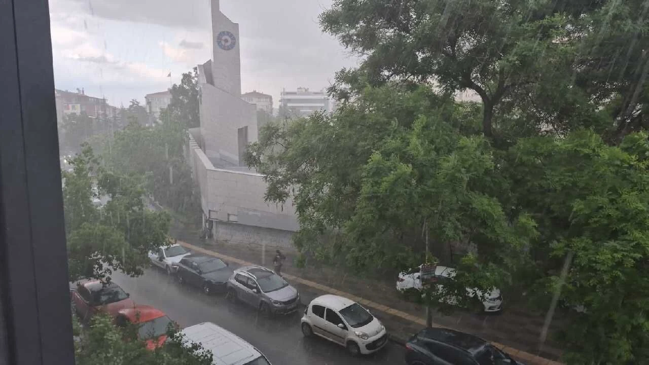 Ankara’da dolu yağışı etkili oldu