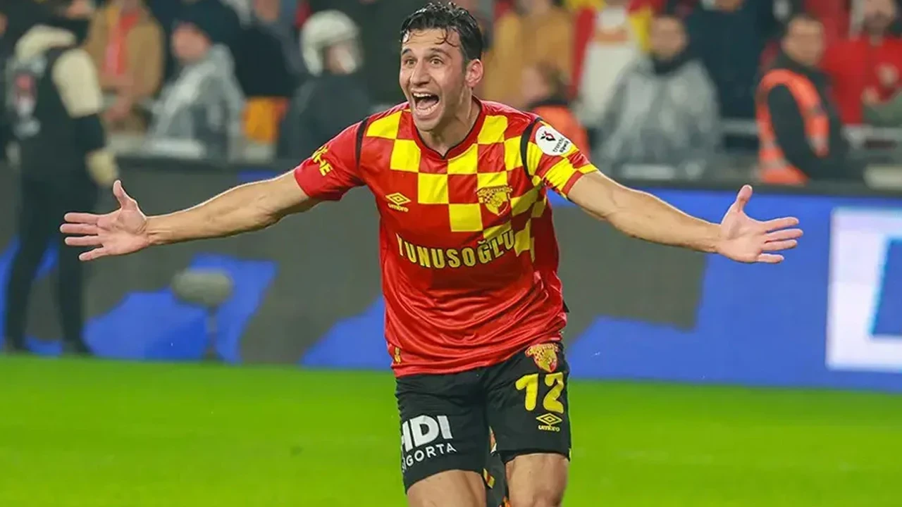 İsmail Köybaşı futbolu bıraktı